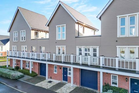3 bedroom terraced house for sale, Joseph Prentice Way, Beaulieu, Chelmsford