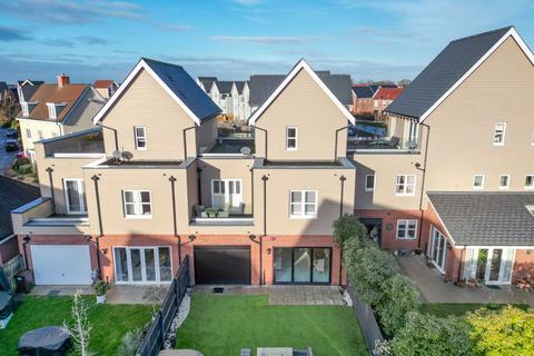 3 bedroom terraced house for sale, Joseph Prentice Way, Beaulieu, Chelmsford