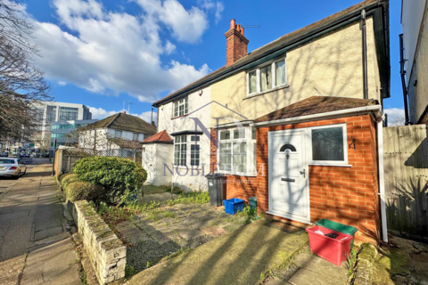 3 bedroom semi-detached house to rent, Brentford, TW8