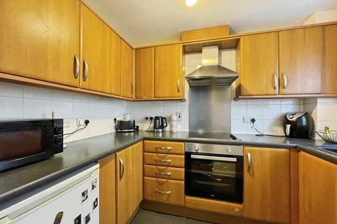 2 bedroom flat to rent, Worcester Gardens, Slough SL1