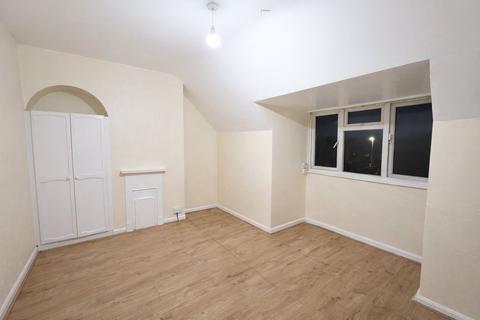 3 bedroom terraced house to rent, Neville Road, Dagenham, RM8