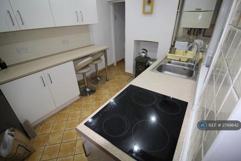 3 bedroom terraced house to rent, Thorpe Road, London, E6
