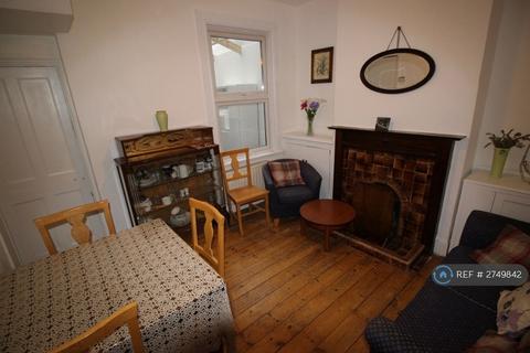 3 bedroom terraced house to rent, Thorpe Road, London, E6
