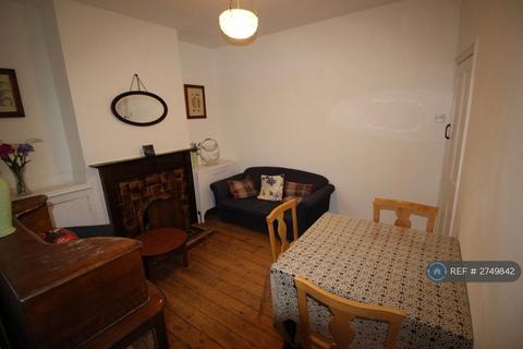 3 bedroom terraced house to rent, Thorpe Road, London, E6