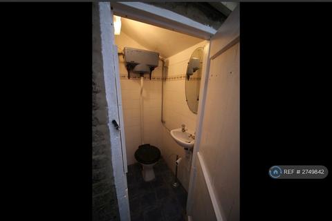 3 bedroom terraced house to rent, Thorpe Road, London, E6