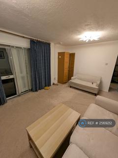 2 bedroom flat to rent, Deborah Close, Isleworth, TW7