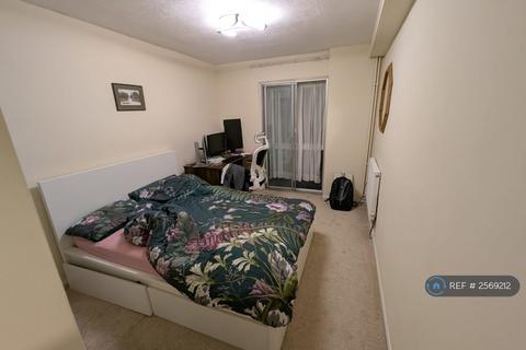 2 bedroom flat to rent, Deborah Close, Isleworth, TW7