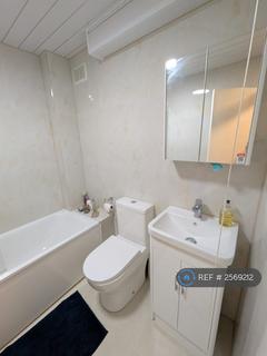 2 bedroom flat to rent, Deborah Close, Isleworth, TW7