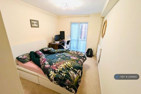 2 bedroom flat to rent, Deborah Close, Isleworth, TW7