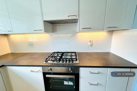 2 bedroom flat to rent, Deborah Close, Isleworth, TW7
