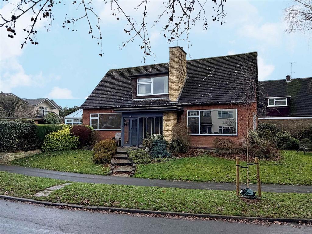 33 Oakwood Grove fv.jpg