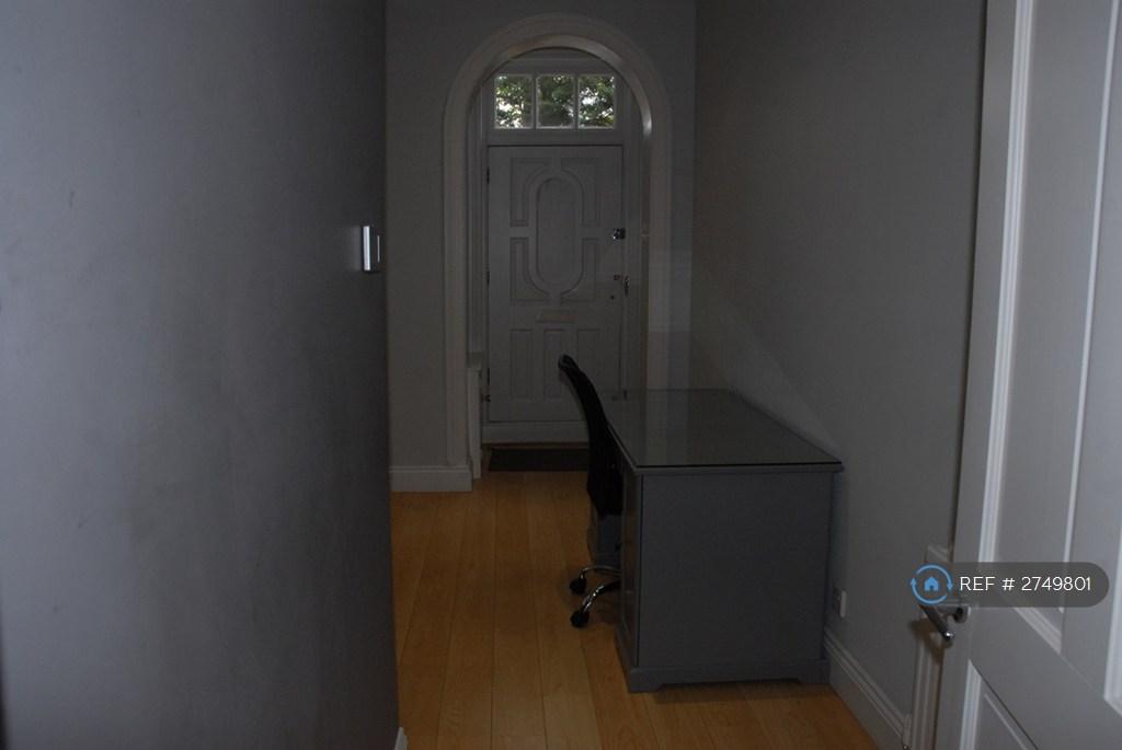 Entrance Area With Large Desk