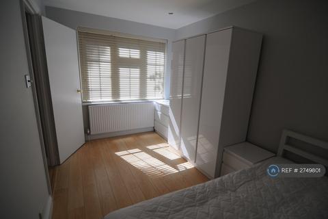 undefined, Chilbolton, Egham, TW20