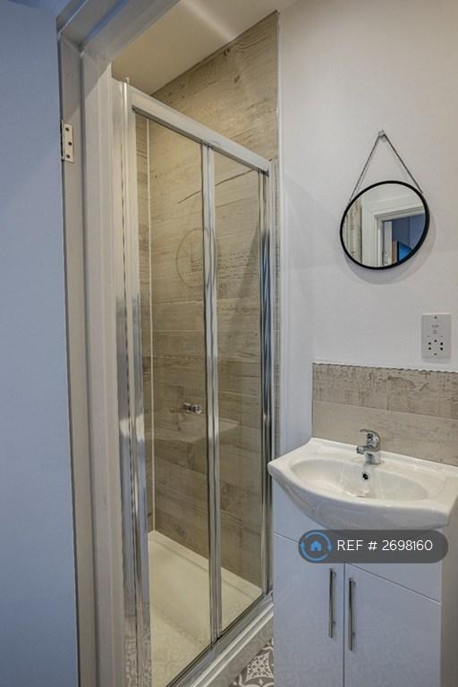 Ensuite Bed 2