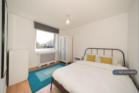 2 bedroom flat to rent, Marsland Close, London, SE17