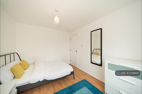 2 bedroom flat to rent, Marsland Close, London, SE17