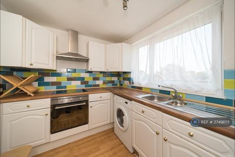 2 bedroom flat to rent, Marsland Close, London, SE17