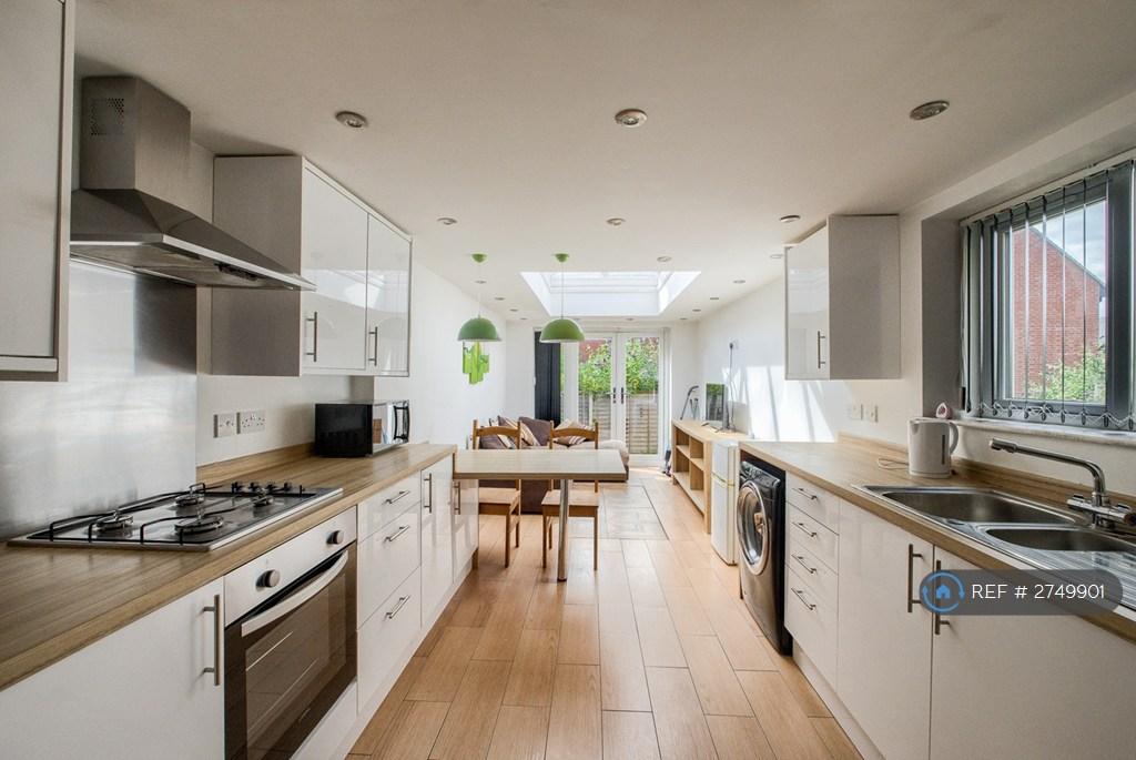 Kitchen/ Living Room