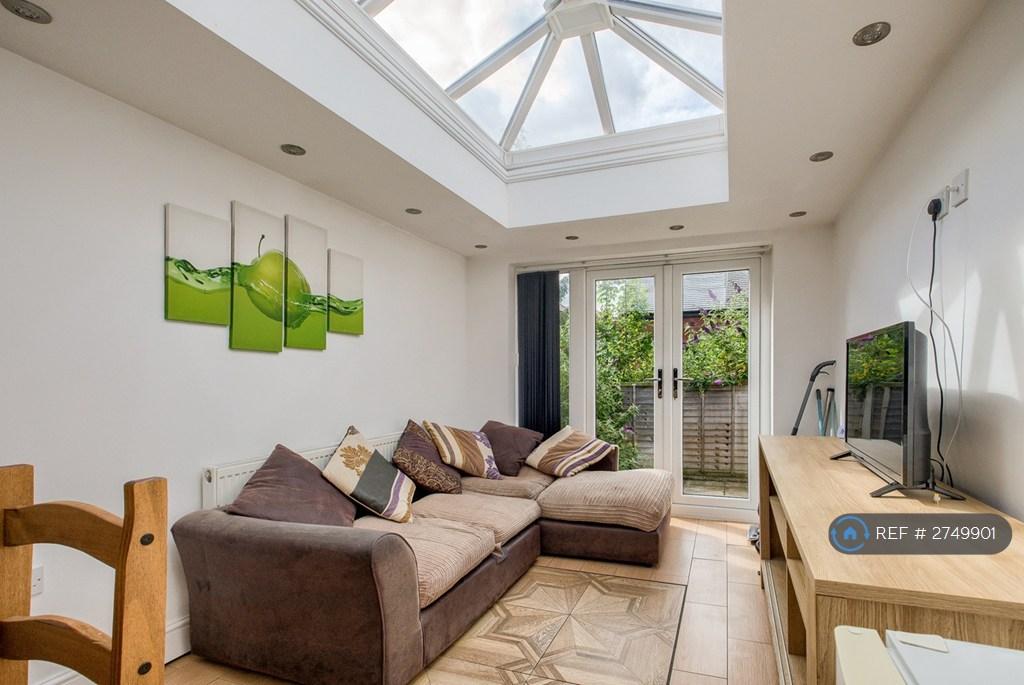 Kitchen/ Living Room