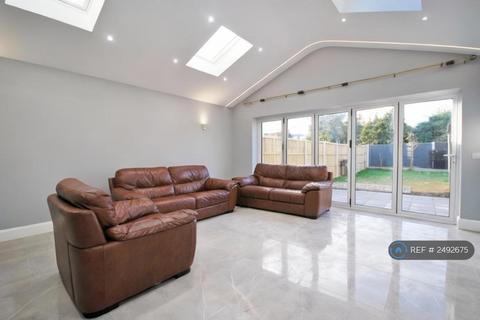 3 bedroom terraced house to rent, Lampton Park Road, Hounslow, TW3