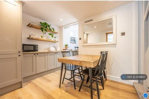 3 bedroom terraced house to rent, Stanford Road, Lymington, SO41