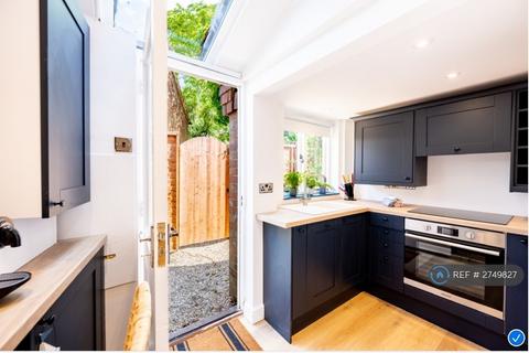 3 bedroom terraced house to rent, Stanford Road, Lymington, SO41