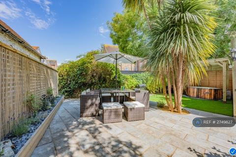 3 bedroom terraced house to rent, Stanford Road, Lymington, SO41