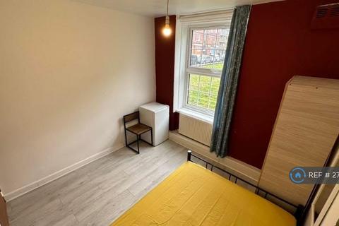 1 bedroom in a flat share to rent, Chicksand House, London, E1