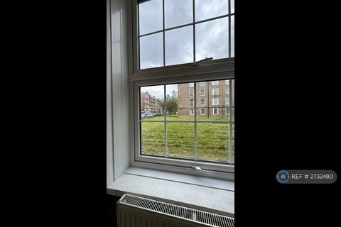 1 bedroom in a flat share to rent, Chicksand House, London, E1