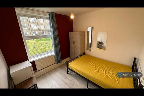 1 bedroom in a flat share to rent, Chicksand House, London, E1