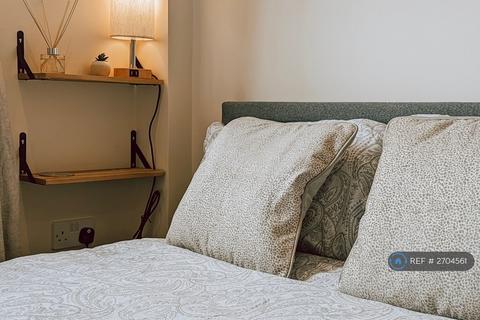 2 bedroom flat to rent, Springwell Court, London, EC1V