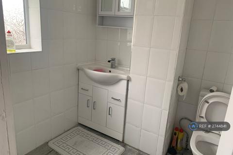 1 bedroom in a house share to rent, High Street, Northfleet, Gravesend, DA11