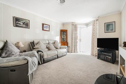 2 bedroom flat for sale, Roseacre Gardens, Welwyn Garden City, AL7