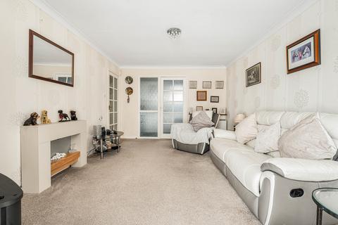 2 bedroom flat for sale, Roseacre Gardens, Welwyn Garden City, AL7