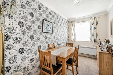 2 bedroom flat for sale, Roseacre Gardens, Welwyn Garden City, AL7