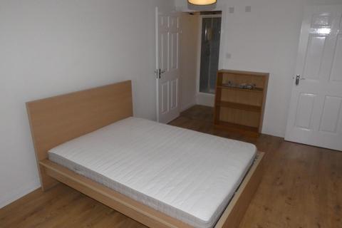 3 bedroom apartment to rent, ACT542 Wallace Street, Glasgow G5