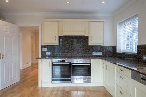 4 bedroom bungalow to rent, Pinfield Drive, Barnt Green