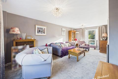 3 bedroom end of terrace house for sale, Stonebridge Road, Aylesbury, Buckinghamshire