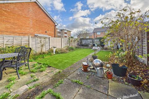 3 bedroom end of terrace house for sale, Stonebridge Road, Aylesbury, Buckinghamshire