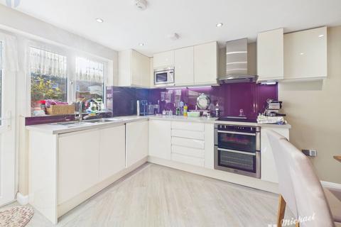 3 bedroom end of terrace house for sale, Stonebridge Road, Aylesbury, Buckinghamshire