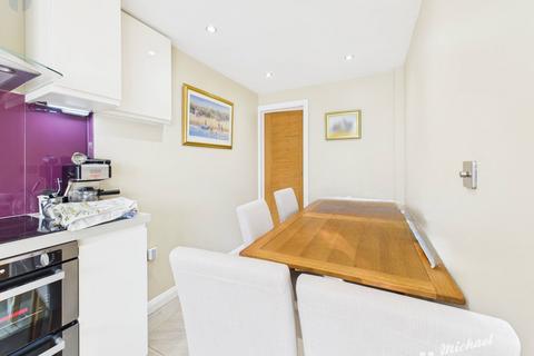3 bedroom end of terrace house for sale, Stonebridge Road, Aylesbury, Buckinghamshire