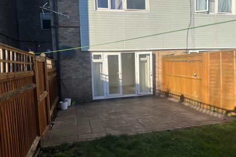 3 bedroom flat to rent, brookfield, woking GU21