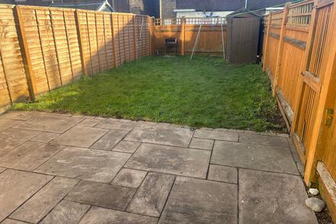 3 bedroom flat to rent, brookfield, woking GU21