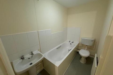 2 bedroom flat to rent, Streamside Close, Edmonton, N9