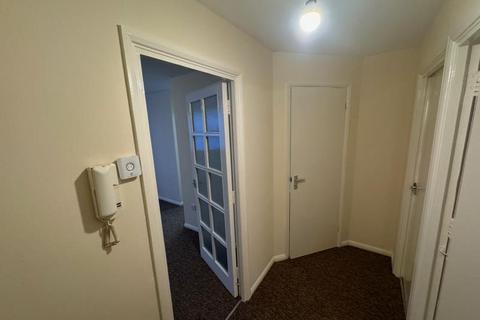 2 bedroom flat to rent, Streamside Close, Edmonton, N9