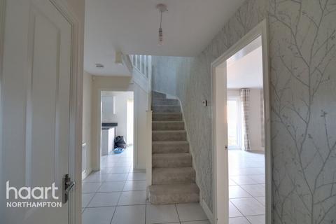 4 bedroom detached house to rent, Violet Close, NORTHAMPTON