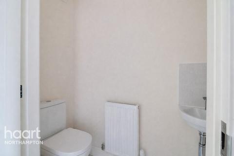4 bedroom detached house to rent, Violet Close, NORTHAMPTON