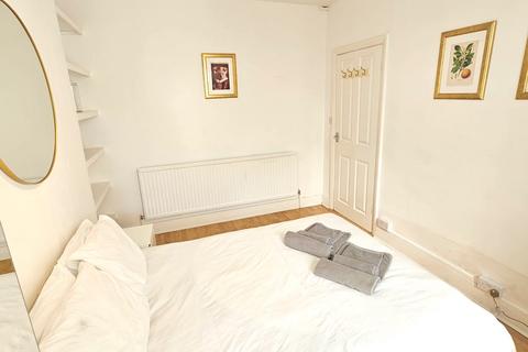 2 bedroom flat to rent, Junction Road, London N19
