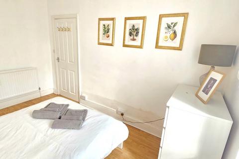 2 bedroom flat to rent, Junction Road, London N19