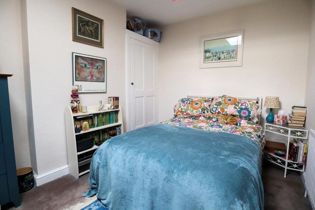 Bedroom 2 (2).jpg